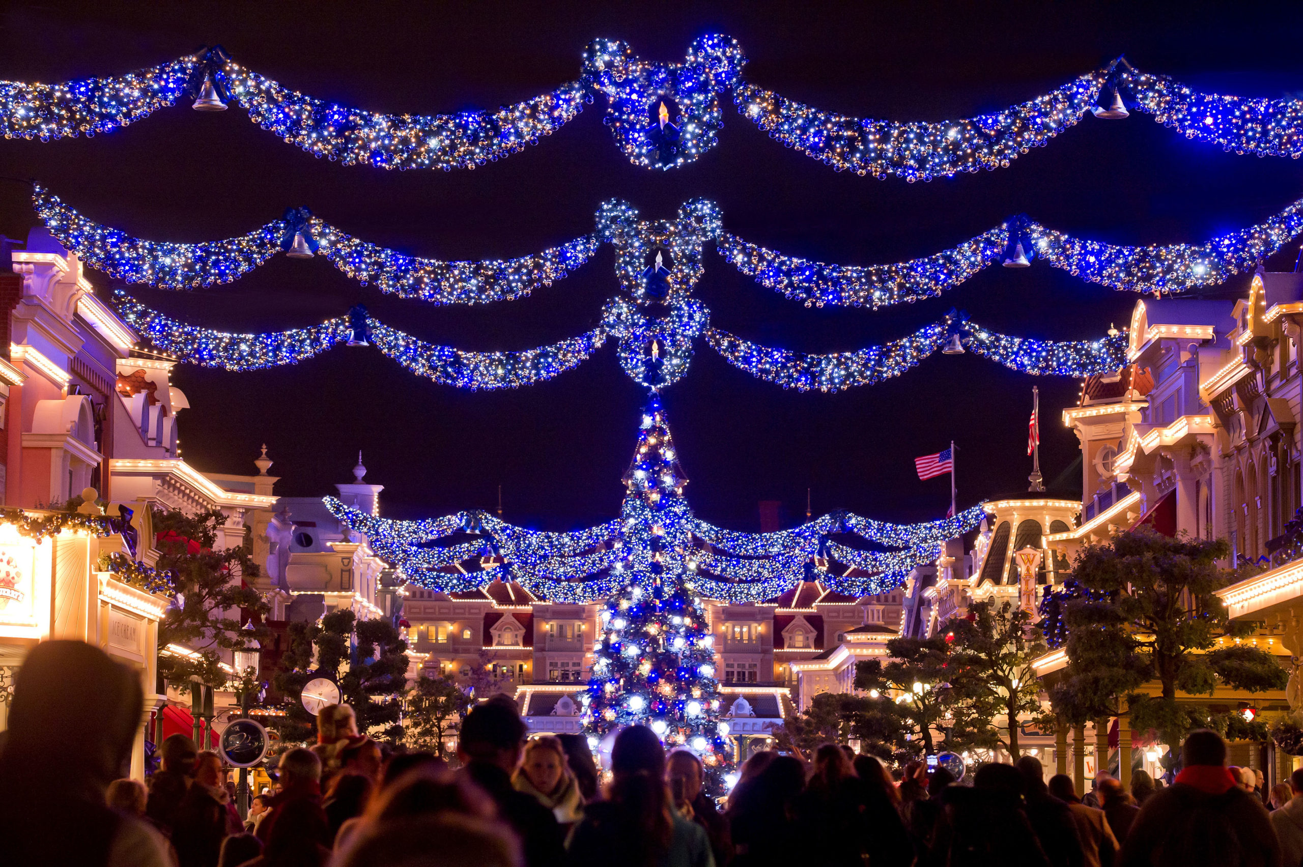 Noel Vous Souhaite Un Joyeux Mickey A Disneyland Paris Disneylandparis News