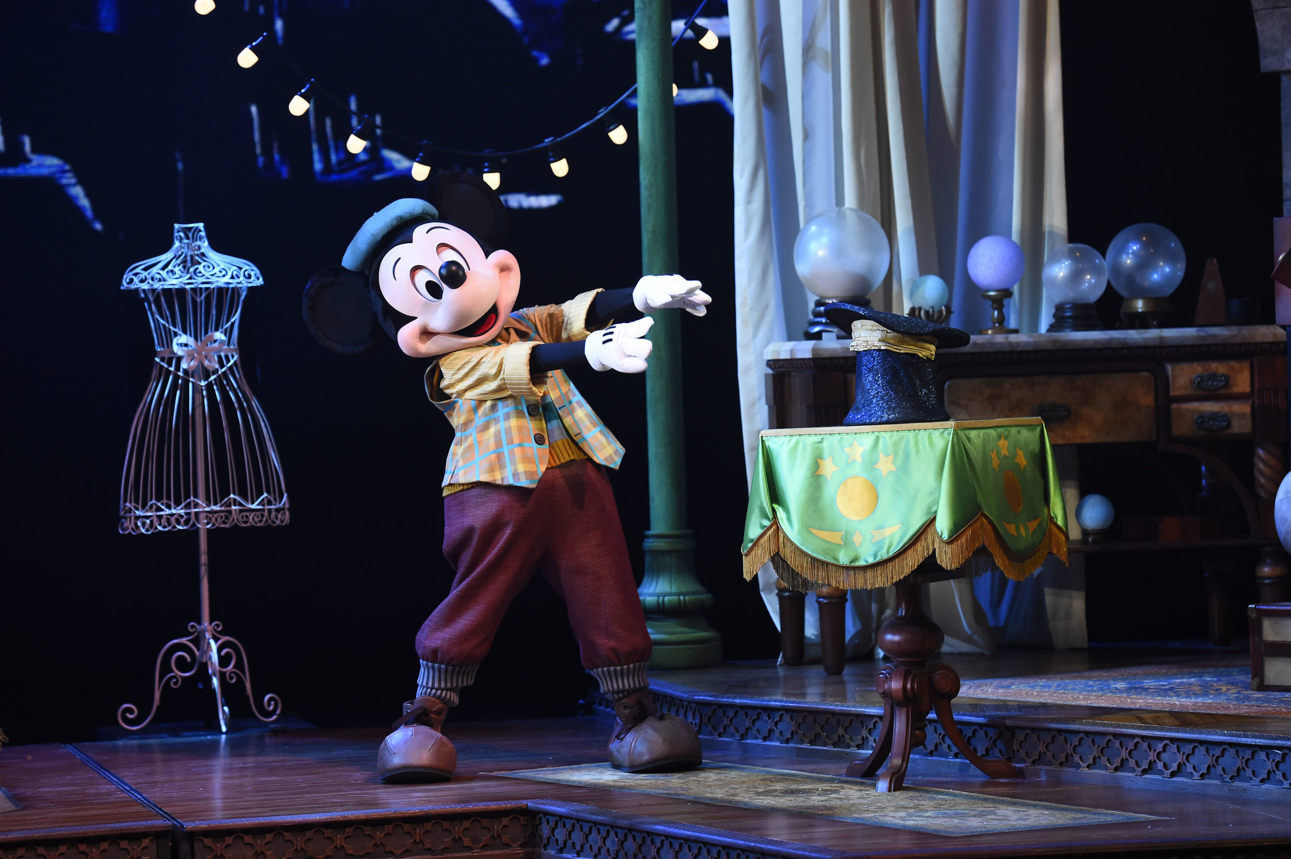 Mickey et le Magicien
