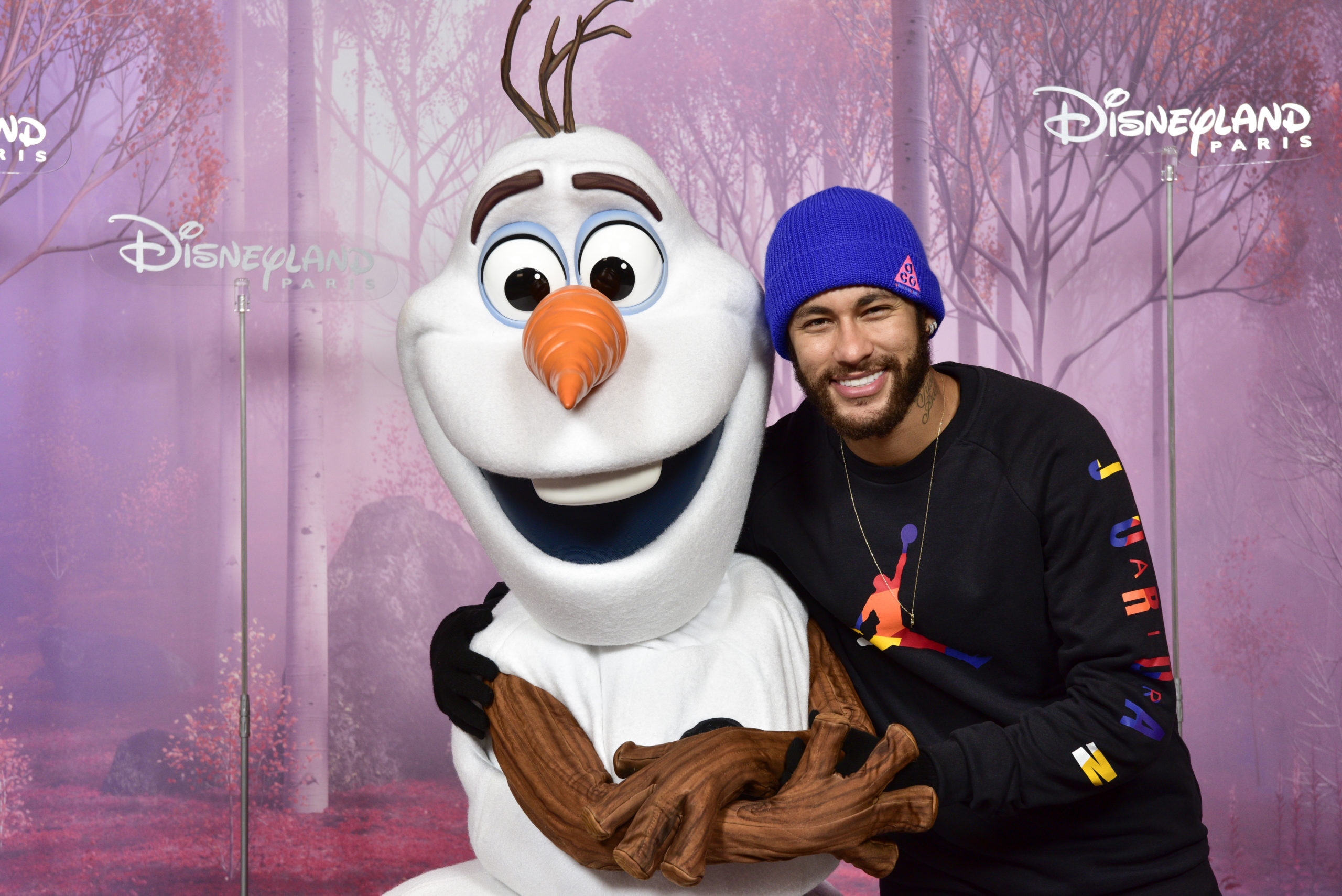 Neymar et Olaf à Disneyland Paris