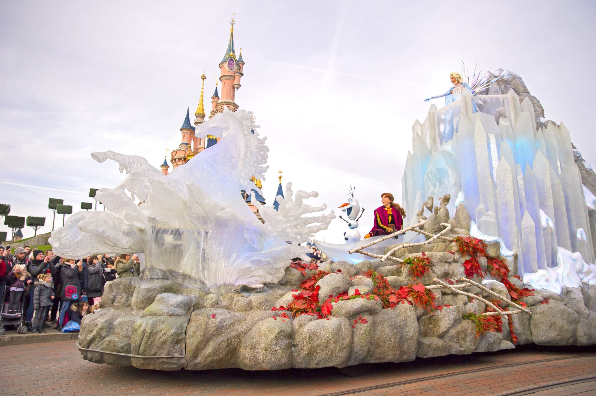 La Reine des Neiges prend vie à Disneyland® Paris jusqu’au 3 mai 2020