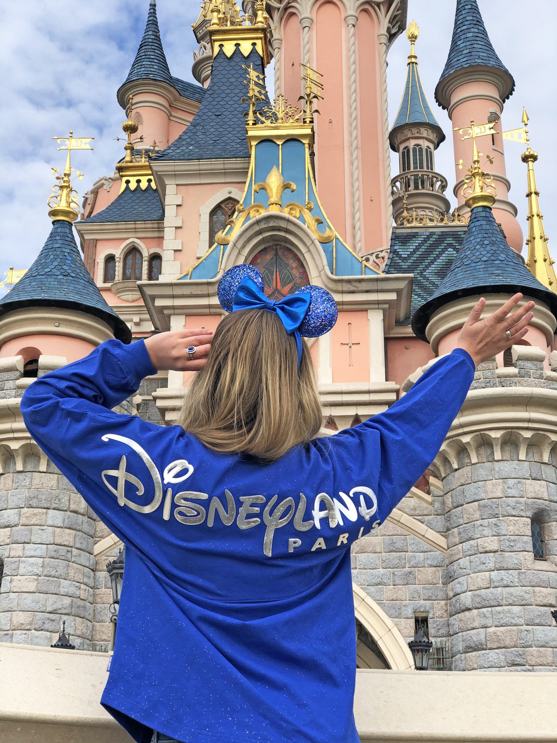 Meesterschap zwanger lijst Disneyland Paris to launch sales of the Wishes Come True Blue colour  collection until April 29 in support of Make-A-Wish® - DisneylandParis News