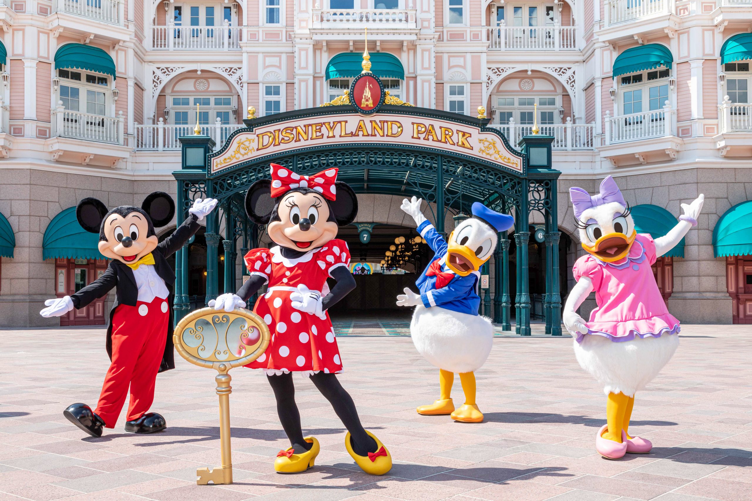 Disneyland Paris Reopens Its Doors Disneylandparis News