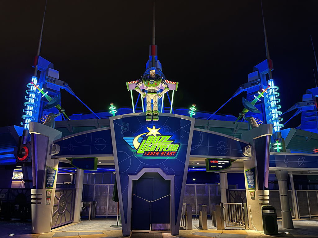 Buzz Lightyear Laser Blast’s “Crackles neons”:A unique technology brought to Ile-de-France just for the ride