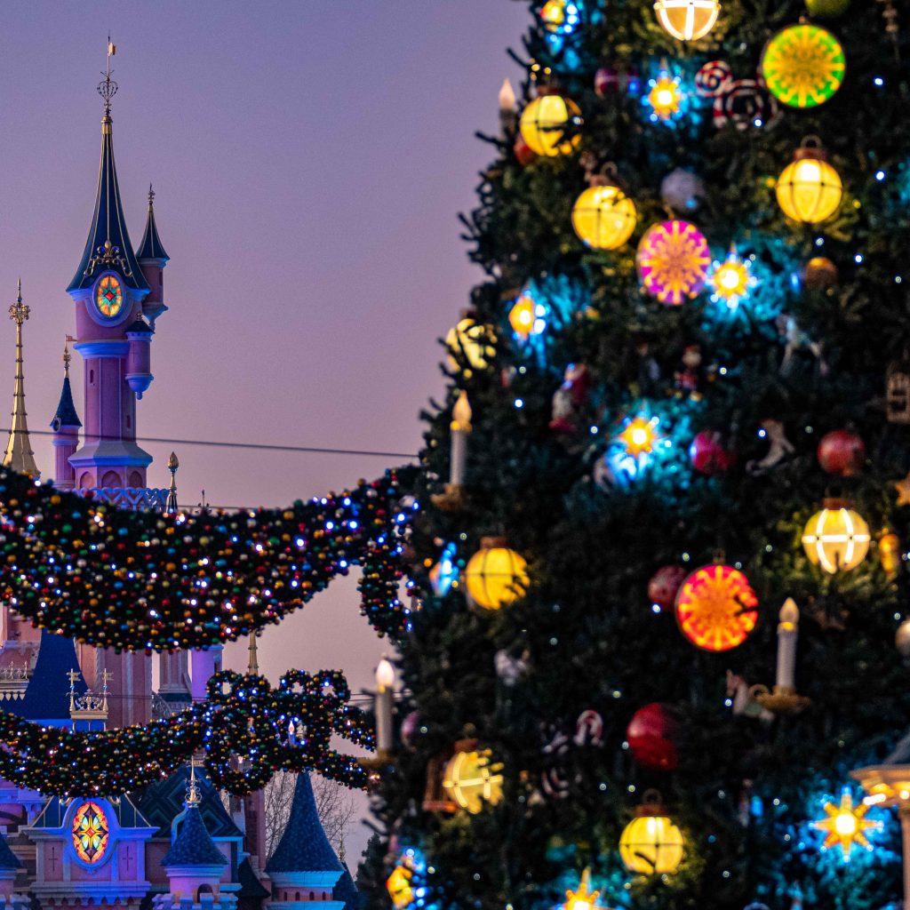 Disneyland Paris Launches Enchanted Christmas Season With A New Dazzling Parade In The Company Of Many European Celebrities – Disneylandparis News