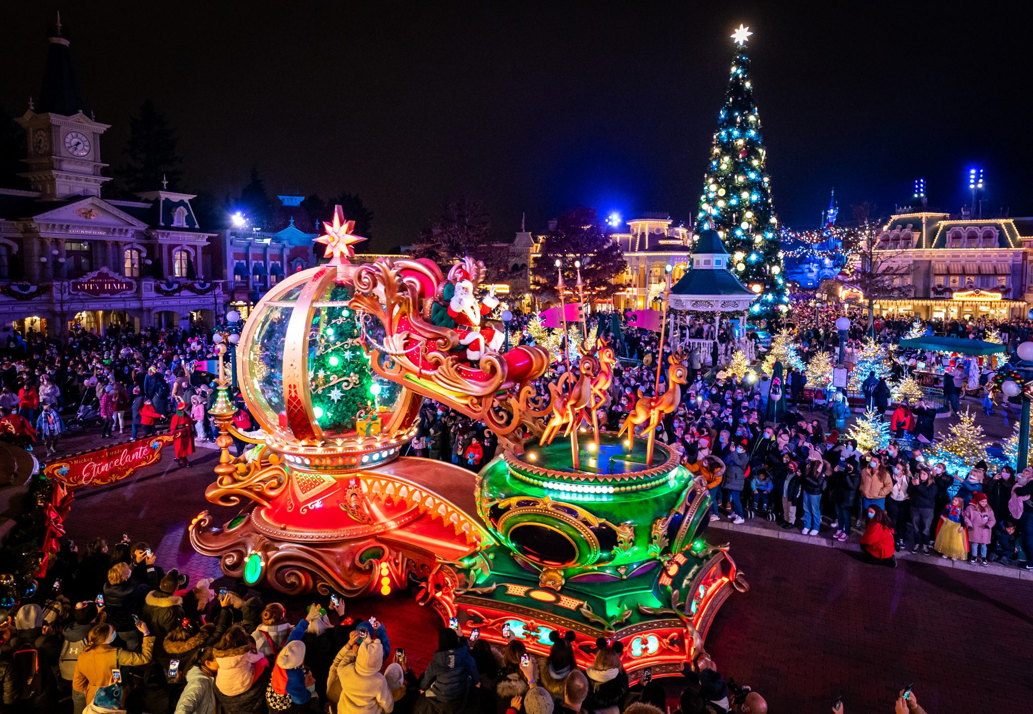 Disneyland Paris inaugure sa magique saison de Noël et sa nouvelle 