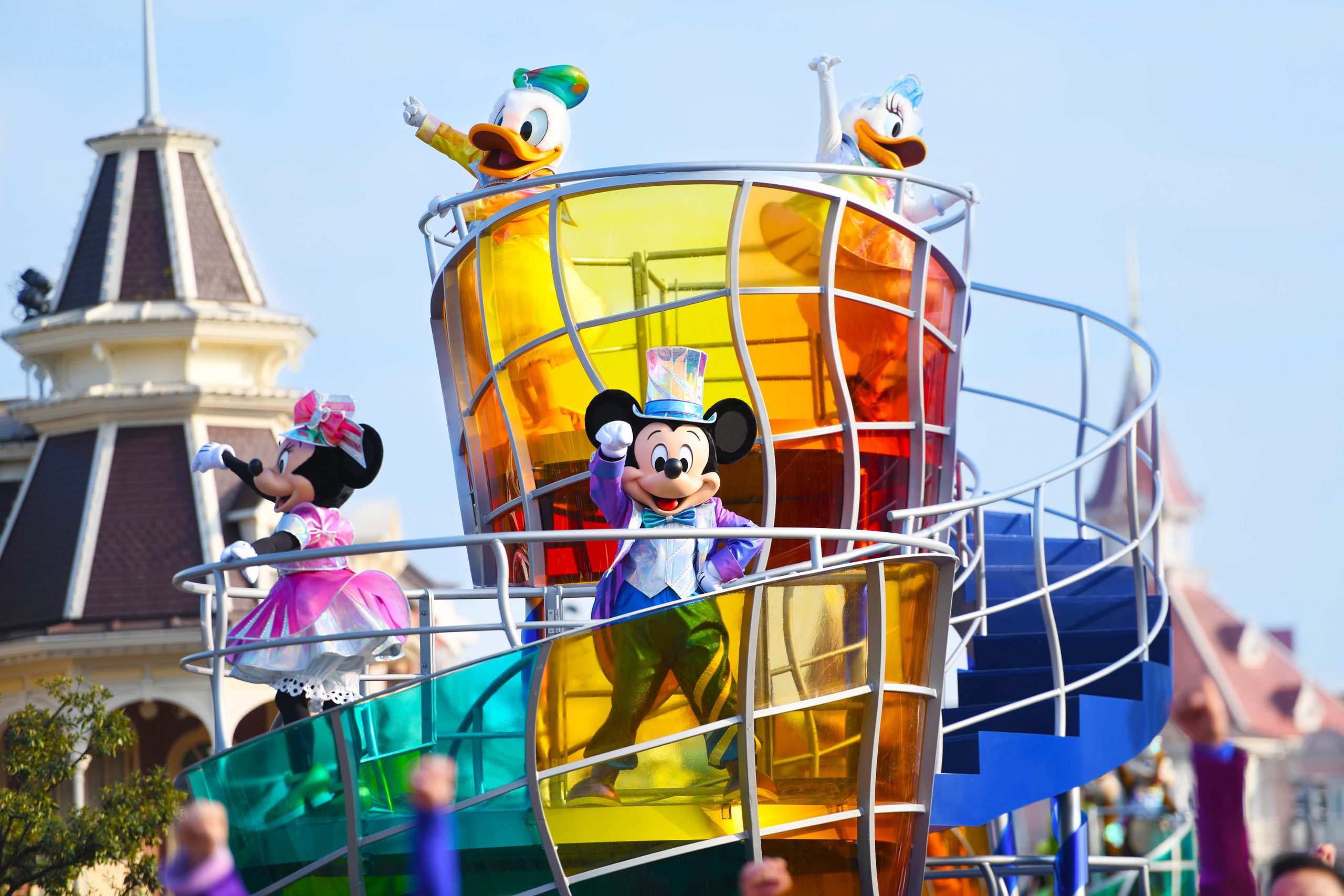 Imagens: Novo show “Dream… and Shine Brighter!” estreia na Disneyland Paris