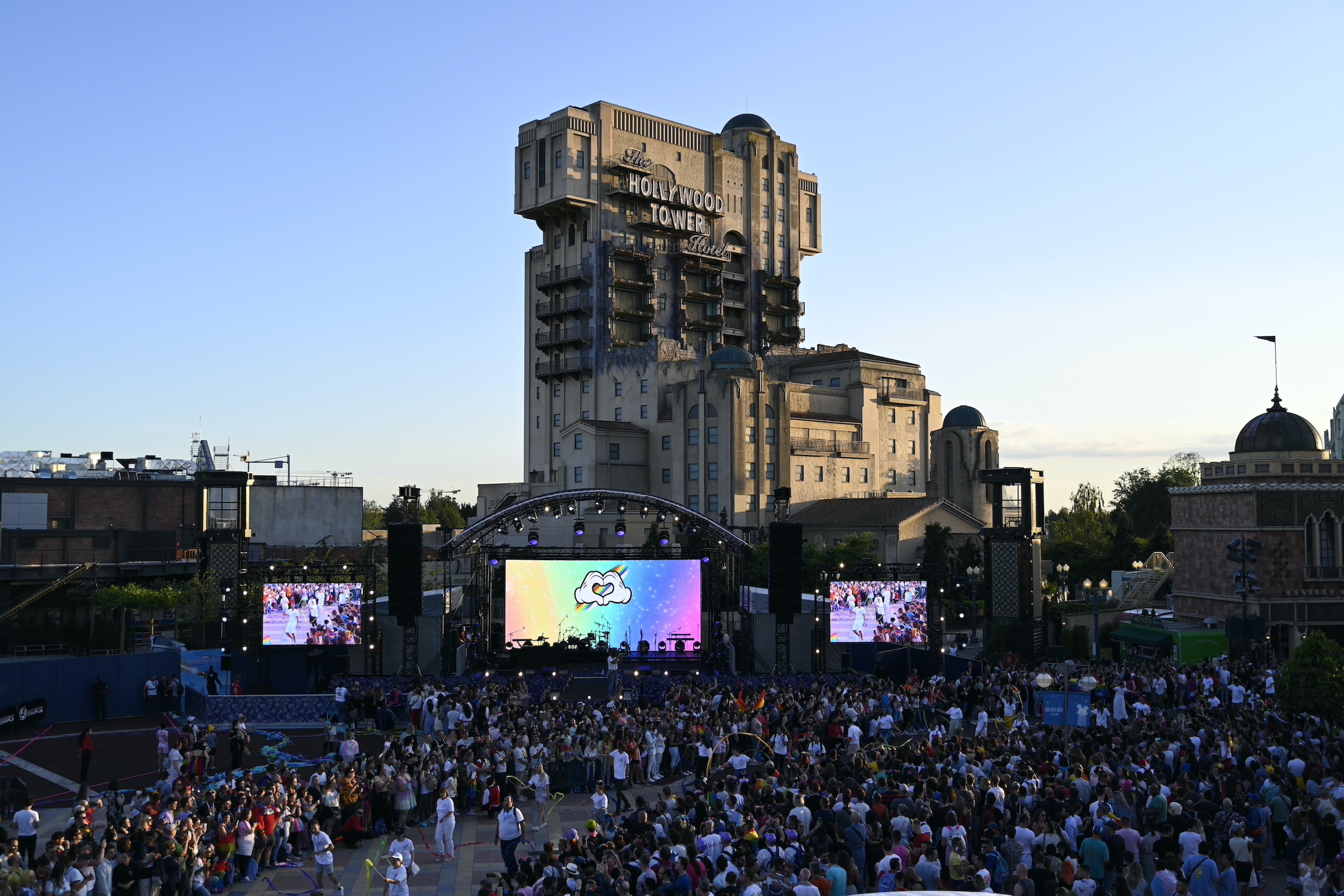 Le Mois des Fiertés à Disneyland Paris : la célébration de l’Inclusion dans le cadre de nos engagements tenus tout au long de l’année