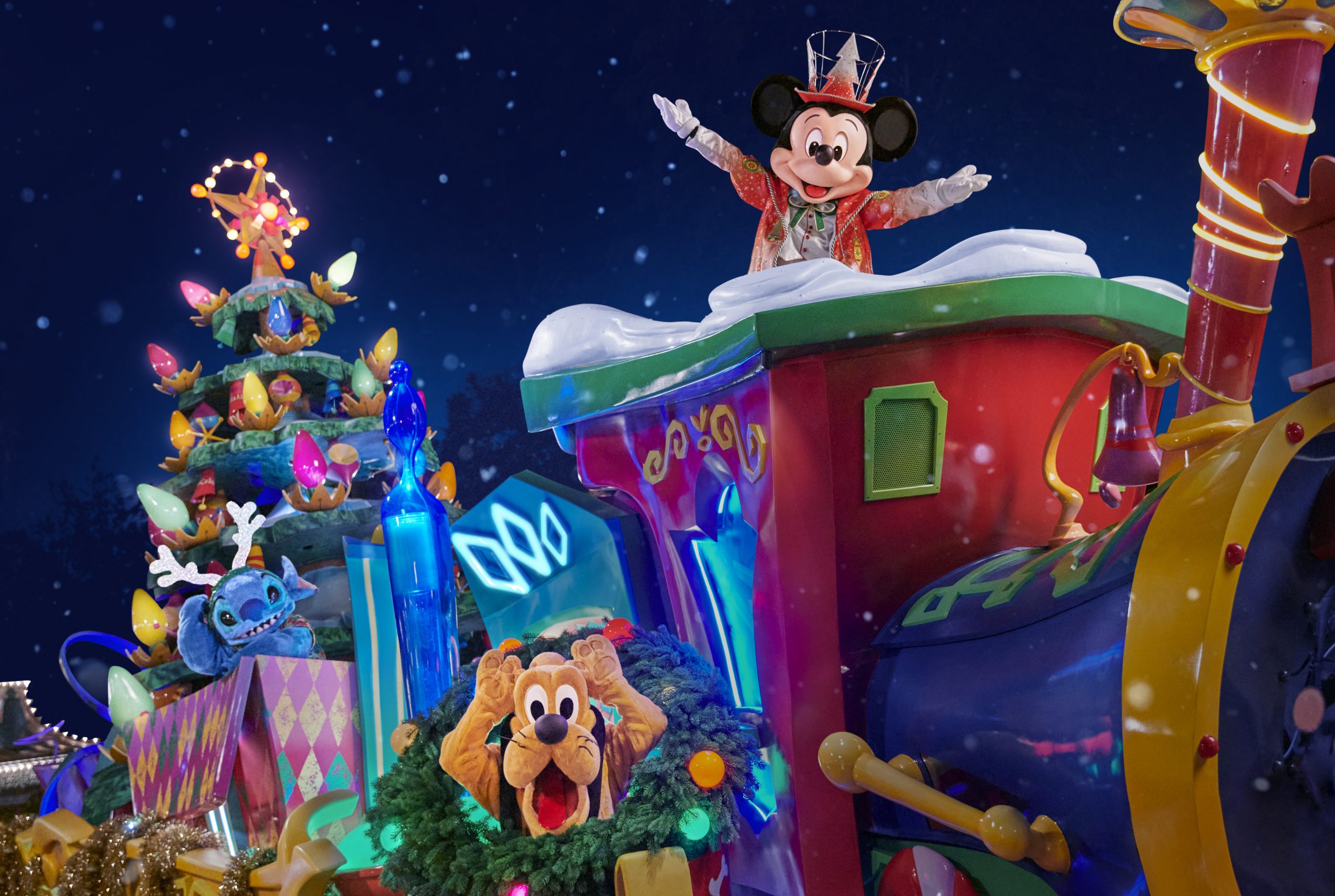Disney Enchanted Christmas will Shine Even Brighter from November 12th, 2022 to January 8th, 2023 at Disneyland® Paris