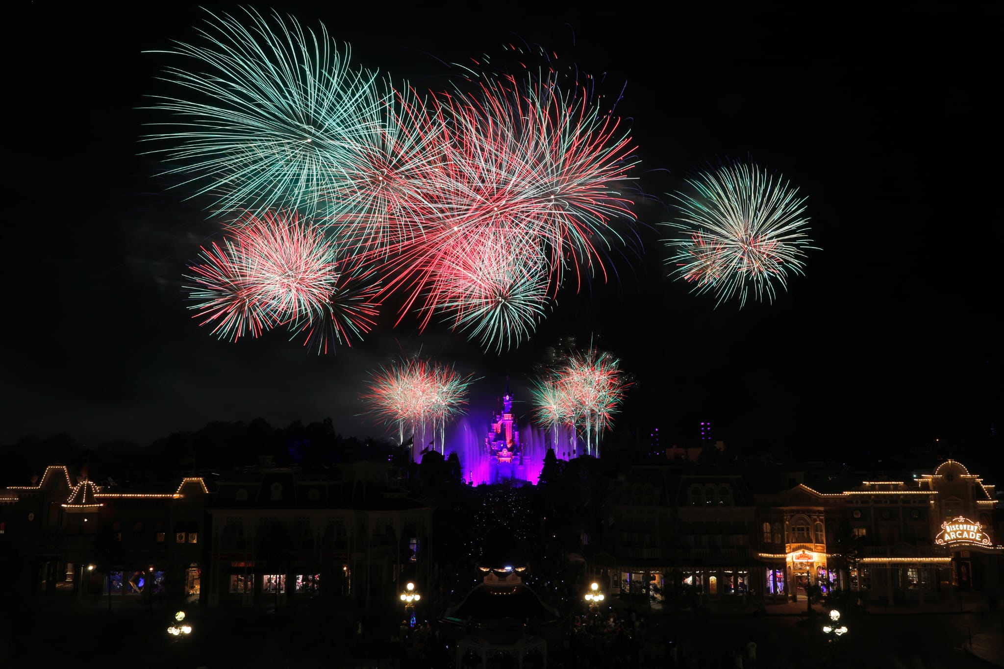Disneyland Paris Celebrates Bastille Day with Special Nighttime Show