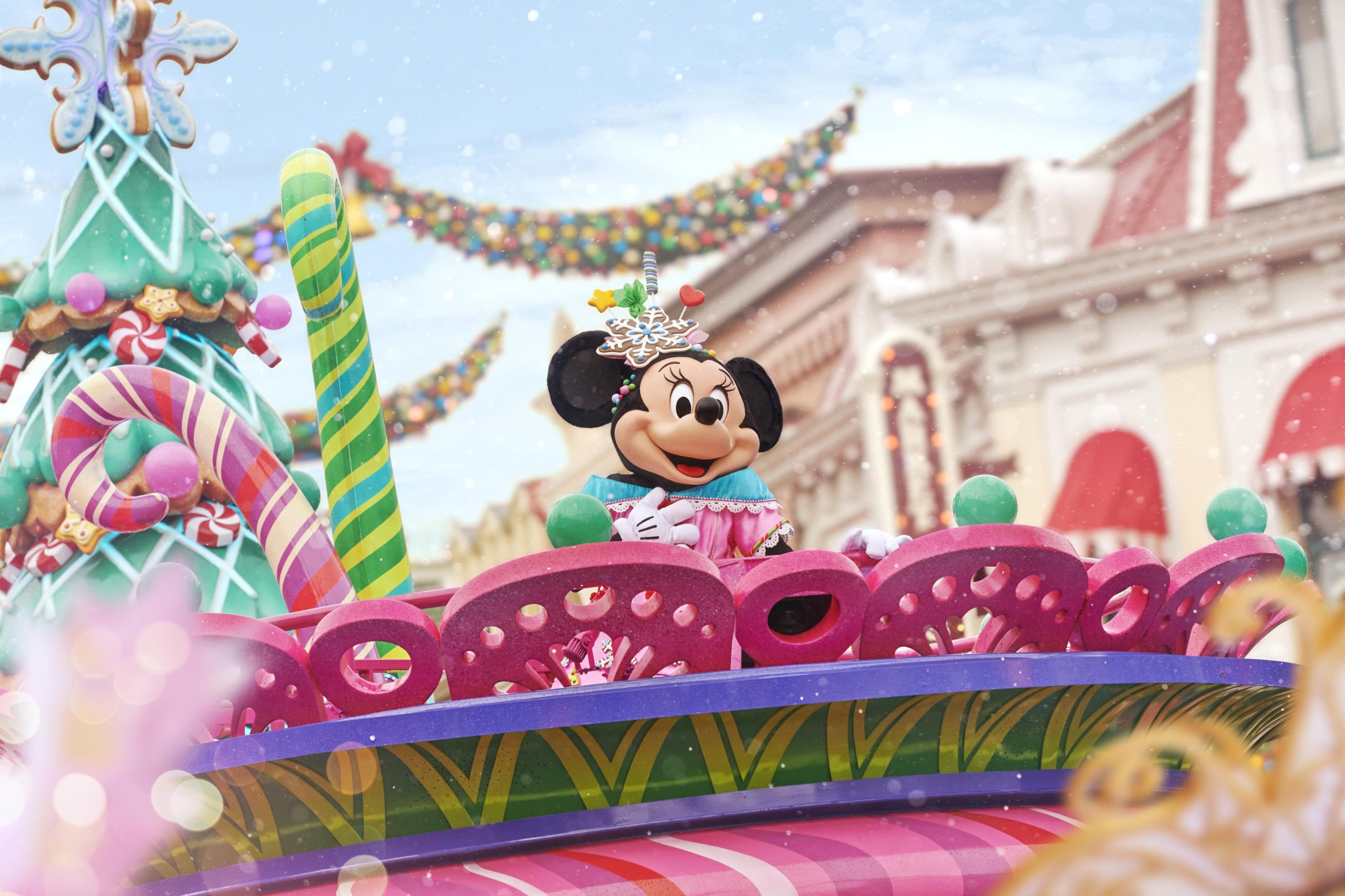 The Magic of the Christmas Season Returns to Disneyland Paris!