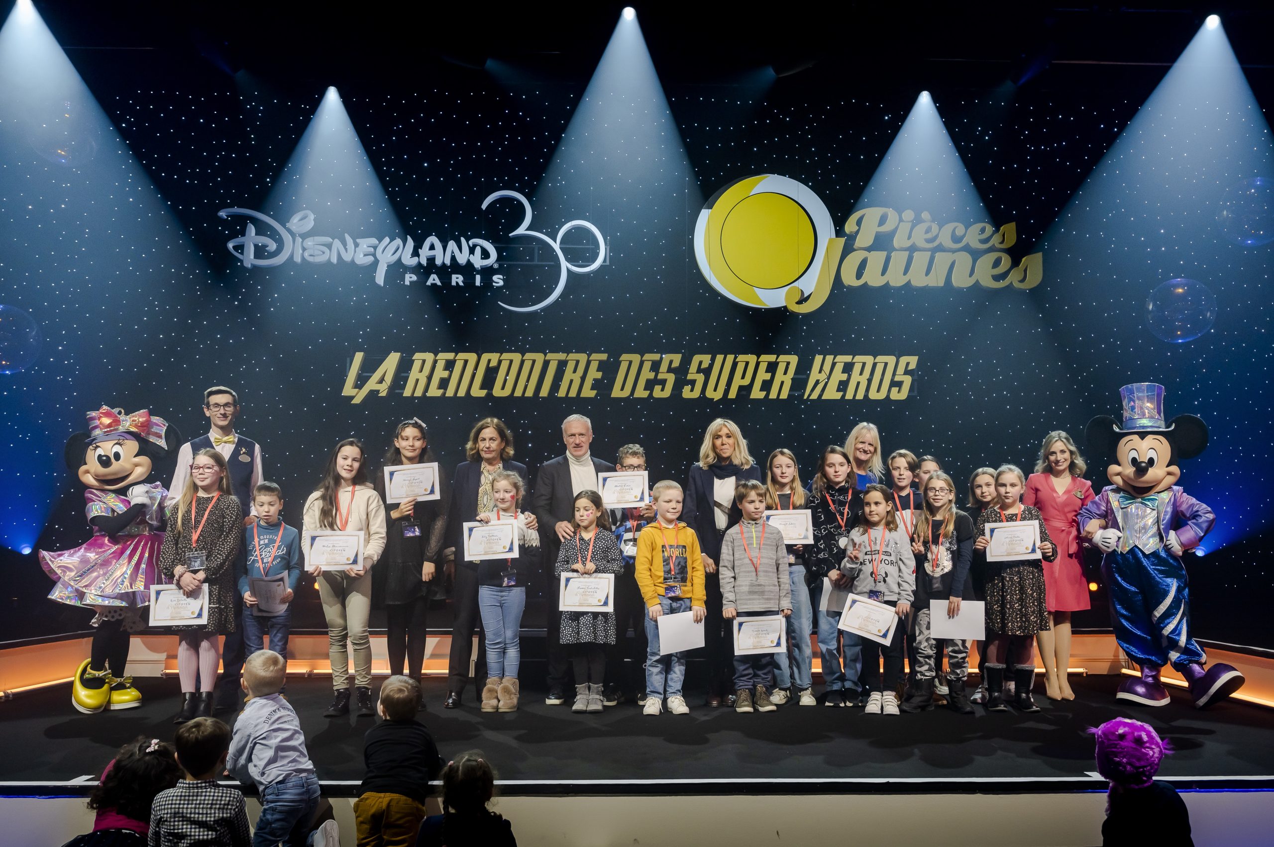 Les gagnants du Challenge  Pièces Jaunes 2022 nommés Citoyens d’Honneur de Disneyland Paris